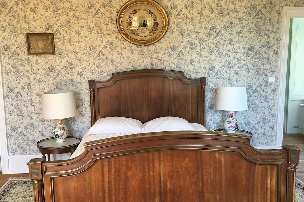 Grande maison familiale à Valognes in Valognes, Côte de la Déroute