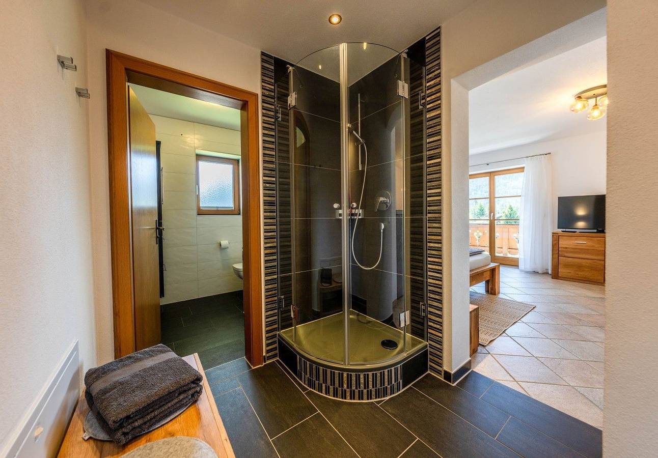 Ganze Wohnung, 4-Sterne Ferienwohnung - Haus Lara Fewo 2 für 2 mit Terrasse & Bergblick in Wallgau in Wallgau, Walchensee