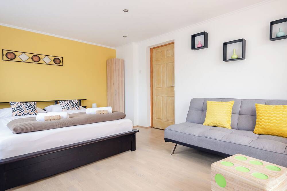 Ganze Wohnung, Sunny holiday home with Pool/Bbq area/Ac/Parking Casa Montana Country Apartment in Balatonalmadi, Plattensee nordufer