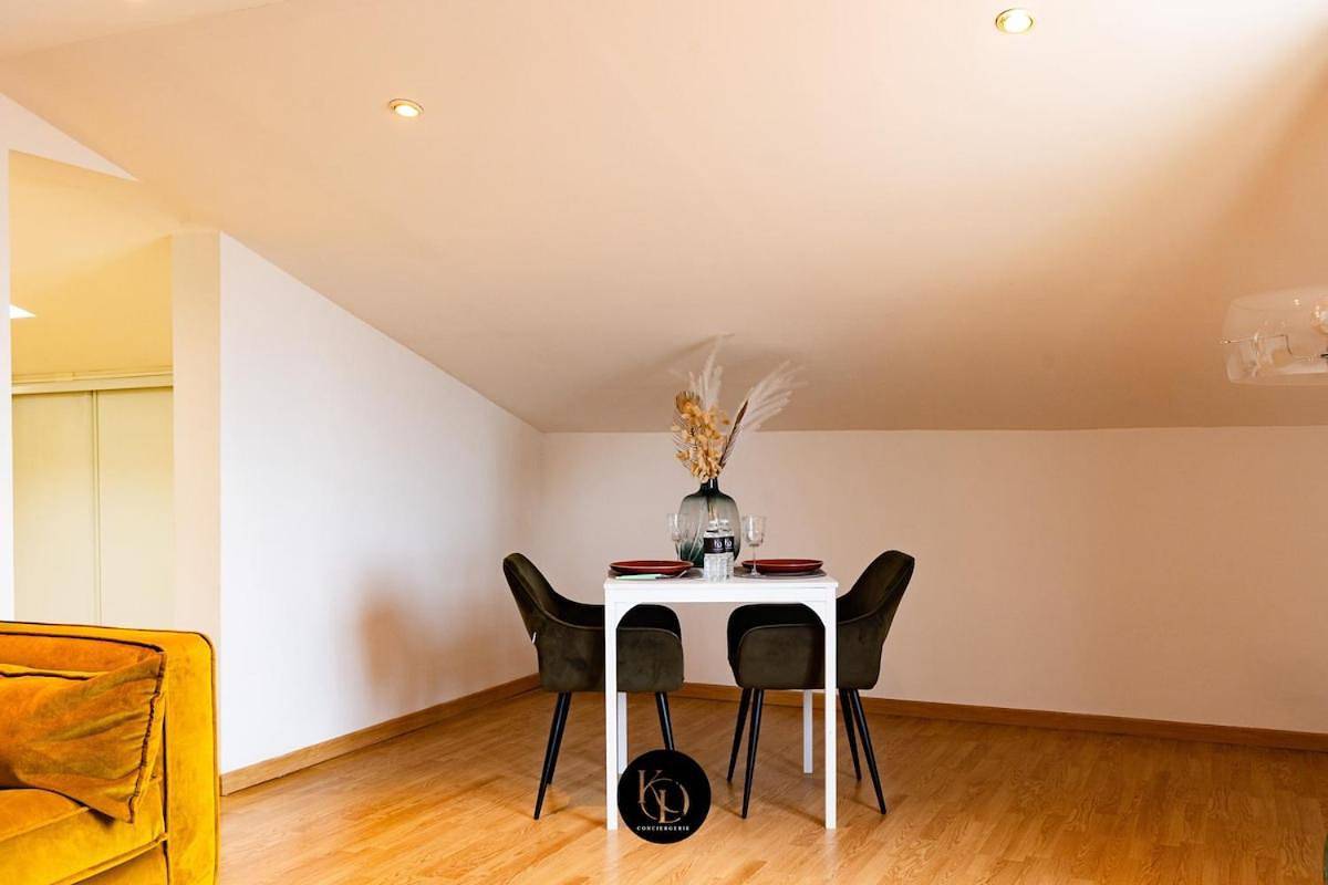 Appartement entier, One-Bedroom Apartment in Port-de-Bouc, Côte méditerranéenne (France)