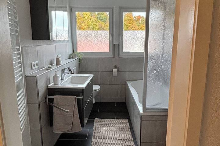 Ganze Wohnung, Charmante Ferienwohnung - ruhige Umgebung aber stadtnah in Warthausen, Landkreis Biberach