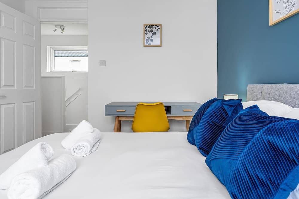 Cheerful Stays: Livingston - 4 Bedroom 3 Bath home - Great for Groups in Livingston, West Lothian