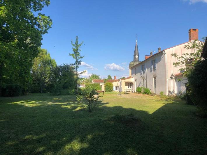 Location de vacances pour 11 personnes, avec jardin et jacuzzi, adapté aux familles à La Jonchère - 3