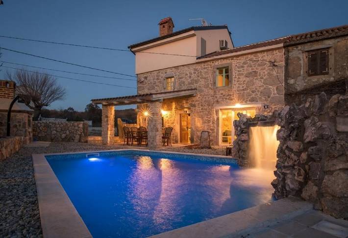 Ferienhaus für 10 Personen, mit Garten und Pool in Garica