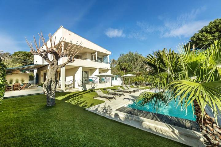 Villa pour 8 personnes, avec vue ainsi que jardin et piscine, animaux acceptés à Sainte-Maxime