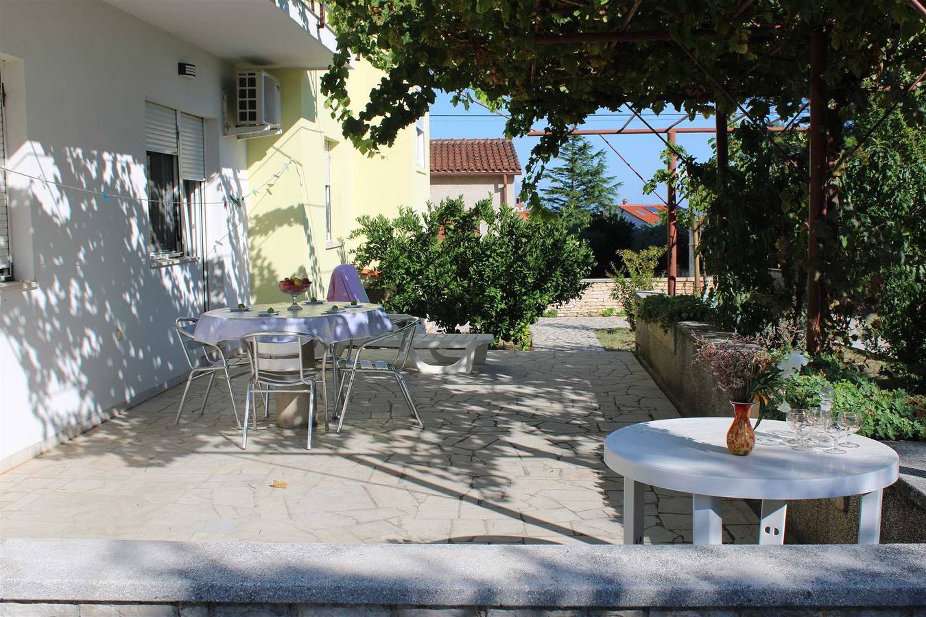 Ganze Wohnung, Großzügige 4-Zimmer-Oase für 8 Personen, keine Haustiere, 3 Parkplätze in Pula-Medulin, Ližnjan