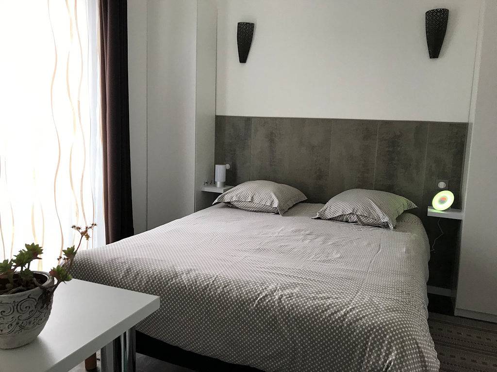 Maison d’hôtes Cœur d’Hérault - Chambre double douche in Péret, Région de Béziers