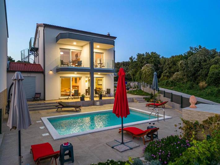 Ferienhaus für 8 Personen, mit Balkon und Terrasse sowie Garten in Duga Uvala