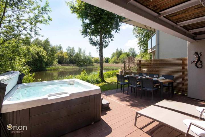 Cottage for 7 people, with balcony and hot tub in The Cotswolds