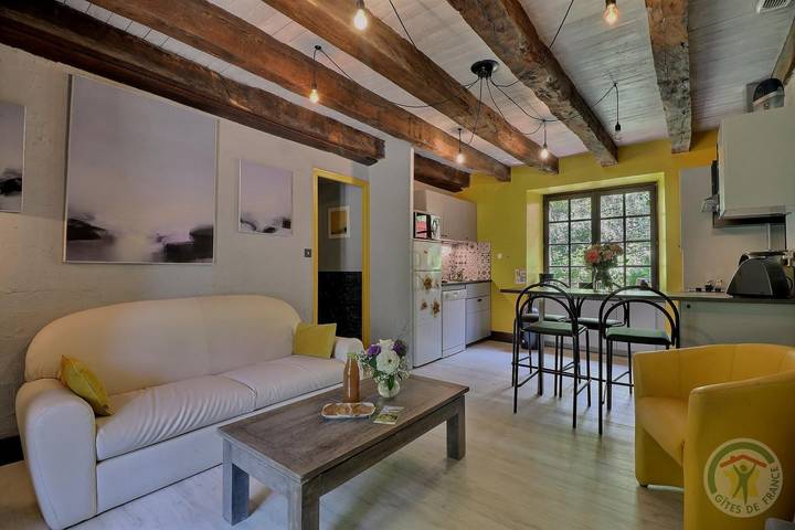 Gîte pour 4 personnes, avec jardin à La Chapelle-Chaussée - 2