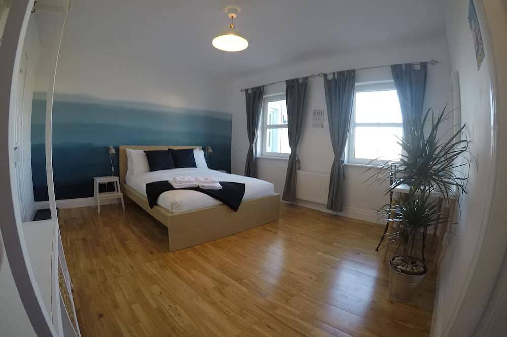 Large double room with ensuite bathroom in Portmagee, County Kerry