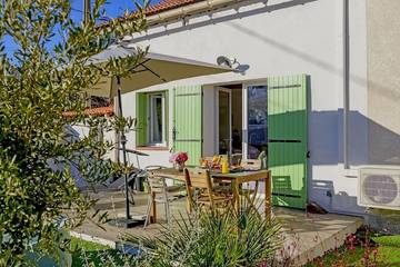 Gîte pour 4 personnes, avec jardin et terrasse dans Salin-de-Giraud