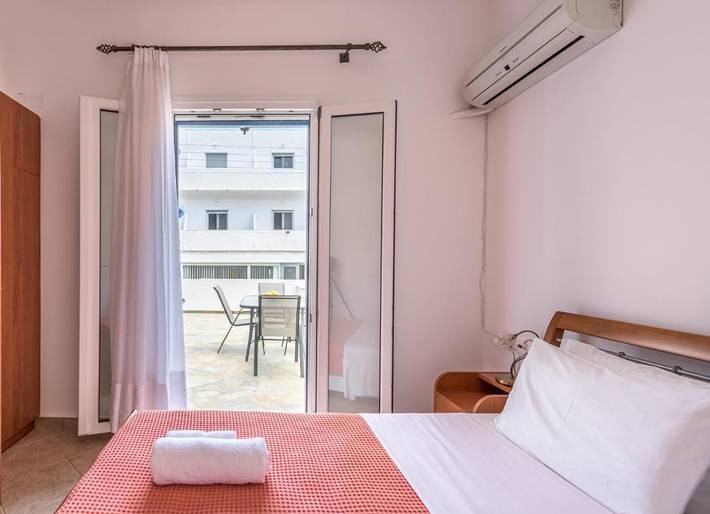 Gîte pour 5 personnes, avec terrasse dans Adamas - 3