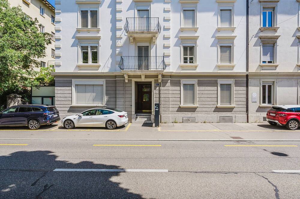 Entire apartment, Stellar Enge 2Br w/ Private W/D & Storage, nr Groceries, by Blueground in Zurich, Zurich district