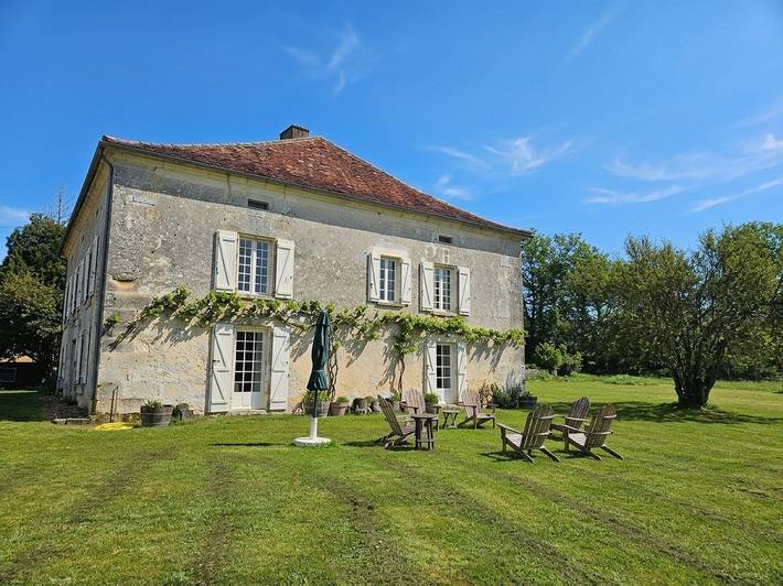 Gîte pour 9 personnes, avec piscine dans La Tour-Blanche-Cercles