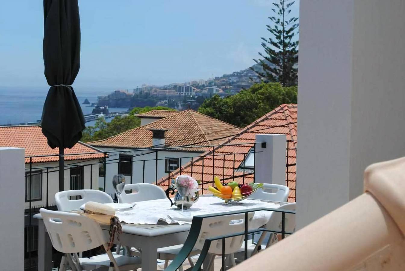 Vila Rosa - Casa renovada com vista para o mar in Lazareto, Funchal (Santa Maria Maior)