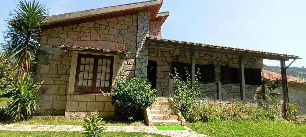 Gîte pour 17 personnes, avec piscine et vue ainsi que terrasse et jardin, animaux acceptés dans Rio Caldo - 4