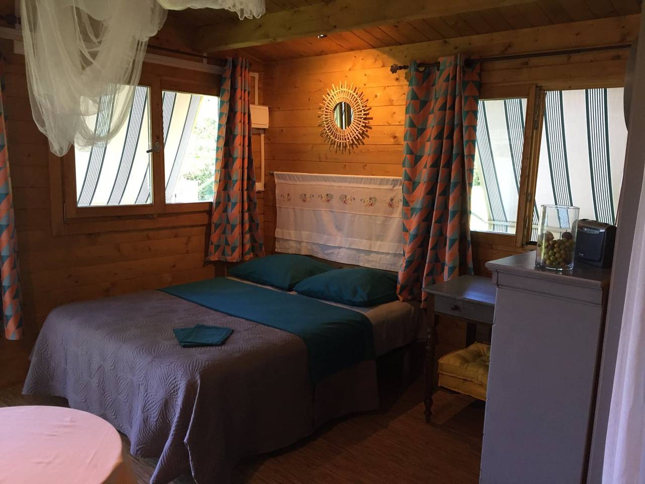 Gîte-chalet-Nièvre, parc privé clos, tout confort, jardin parking in Préporché, Parc naturel régional du Morvan