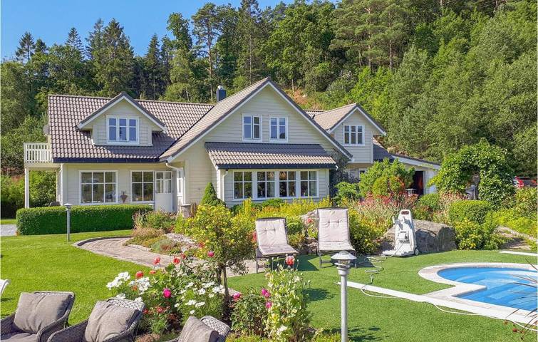 Ferienhaus für 10 Personen, mit Terrasse und Pool