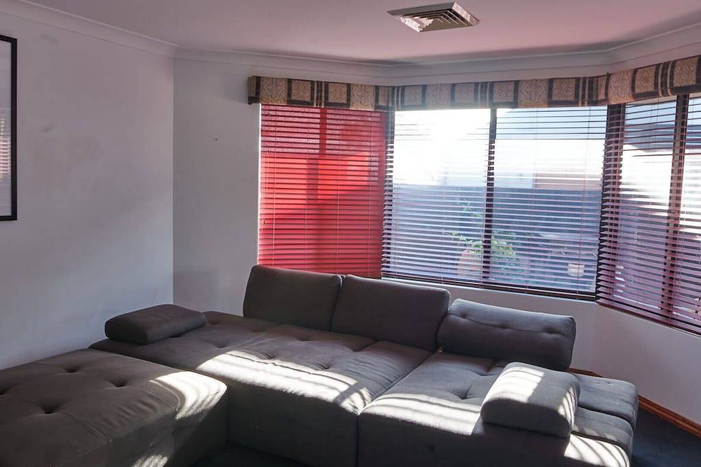 Holiday Home for 16 People in Mandurah, Western Australia