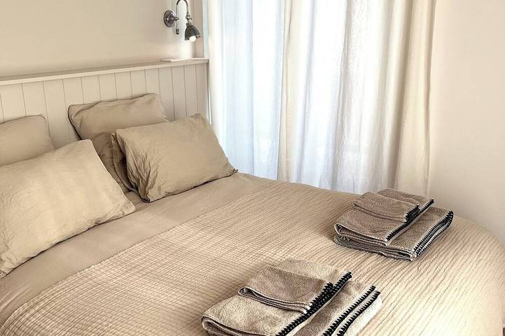 Le Clos des Berges de l’Ain – Maison 8/10 pers avec piscine en bord de rivière - in Charnoz-sur-Ain, Ain