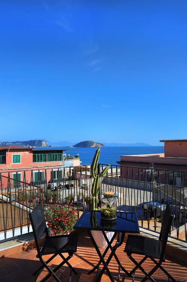 B&B La Dimora di Nonno Lucio in Pozzuoli, Napoli e dintorni