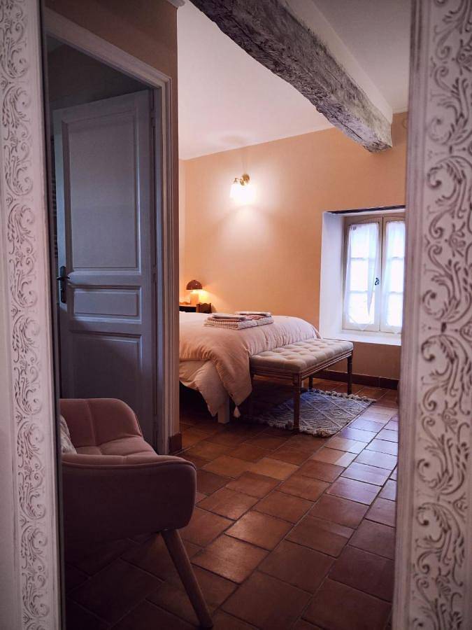 Location de vacances pour 2 personnes, avec terrasse et piscine ainsi que vue et jardin à Saint-Puy - 2