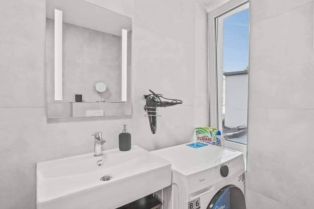 Entire apartment, 5 min from city center | 2 rooms, home cinema & sofa bed in Trier (City), Trier