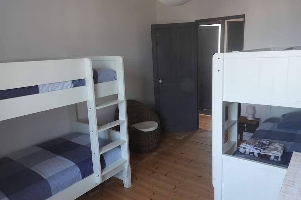 Casa familiar junto al mar con jacuzzi, a 800 m de las playas, renovada en 2018 in Treffiagat, Region de Quimper