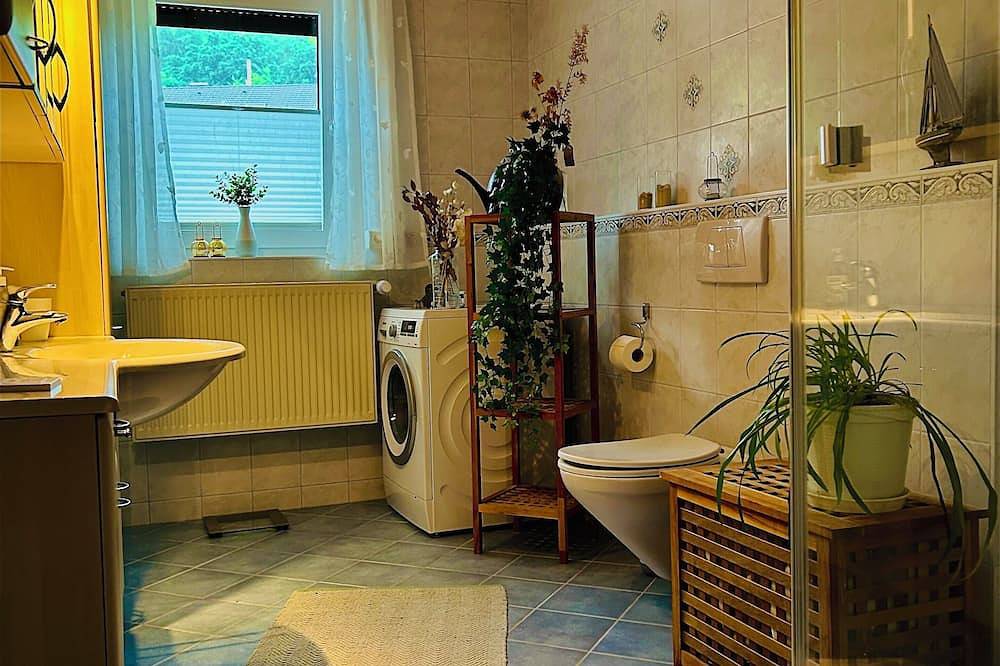 Ganze Wohnung, Fewo \"Bei Freunden\" \ngemütliche Ferienwohnung am Waldrand \nkinderfreundlich in Naumburg (Hessen), Hessisches Bergland