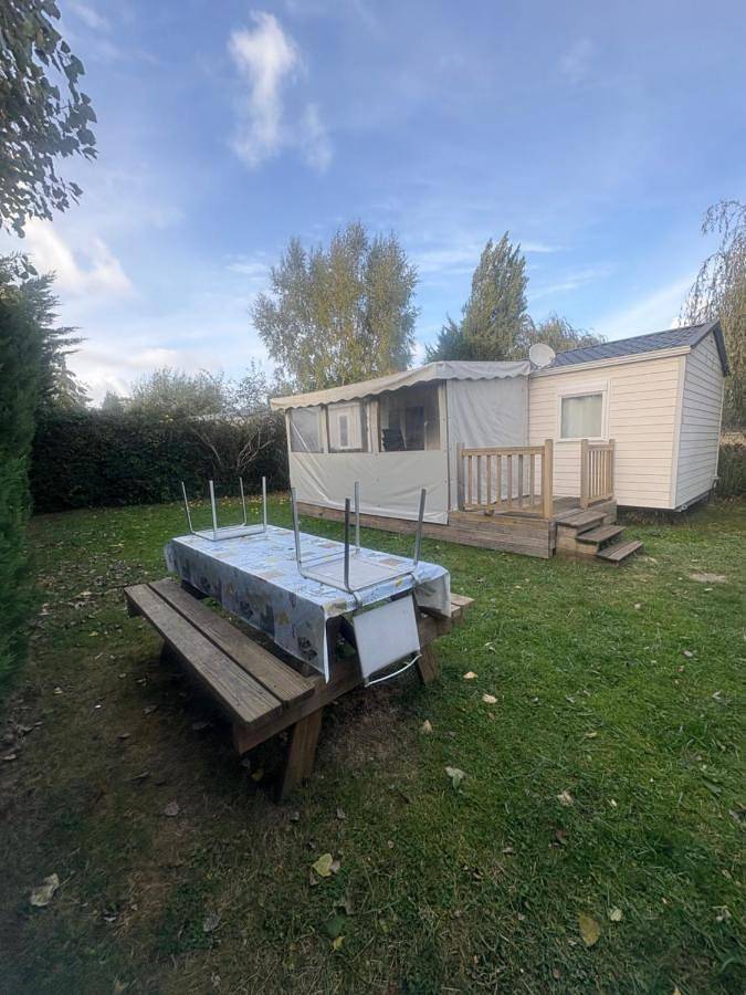 Camping pour 6 personnes, avec Terrasse ainsi que Jardin et Piscine