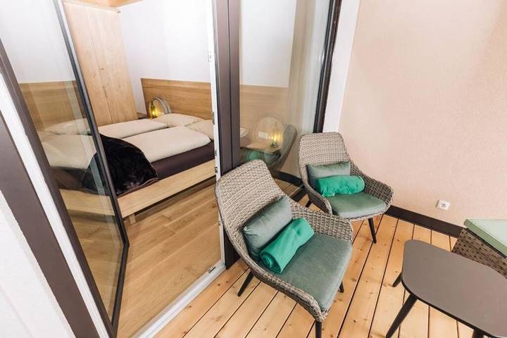 Ferienwohnung für 6 Personen, mit Balkon und Terrasse sowie Garten und Ausblick