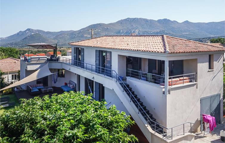 Location de vacances pour 8 personnes à Calenzana