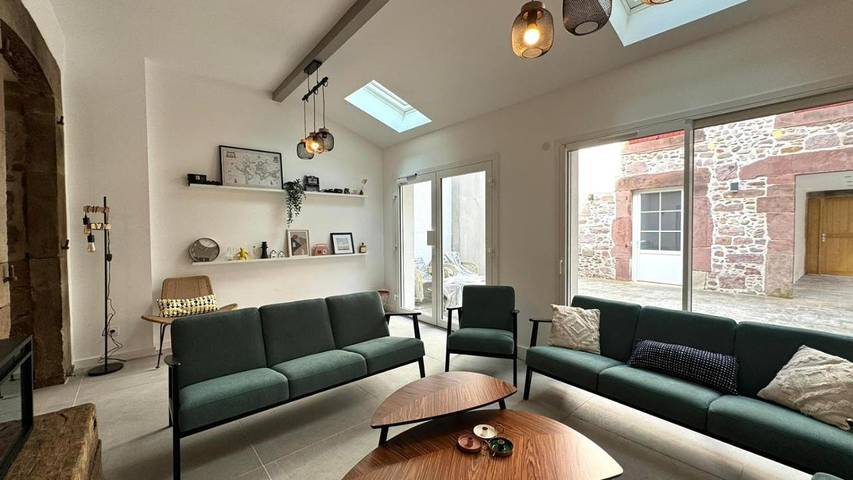 Location de vacances pour 2 personnes, avec Terrasse et Jardin ainsi que Piscine et Vue à Saint-Jean-Pied-de-Port