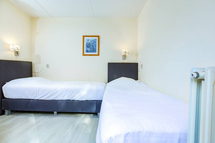 Ferienhaus für 6 Personen, mit Balkon/Terrasse und Terrasse sowie Garten und Pool in Kijkduin - 4