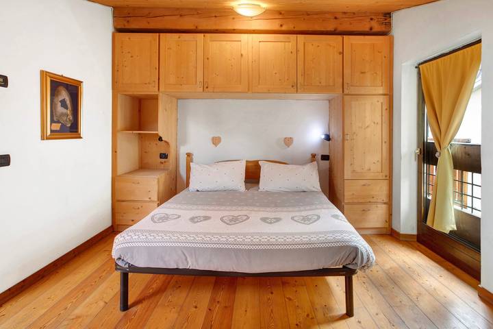 Entire studio, Studio Apartment 'Premesan 2' with Mountain View and Wi-Fi in Bormio, Bormio Municipality