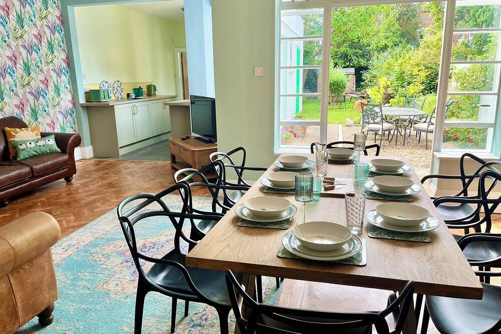 Spacious semi-detached Southsea House in Portsmouth, Südostengland