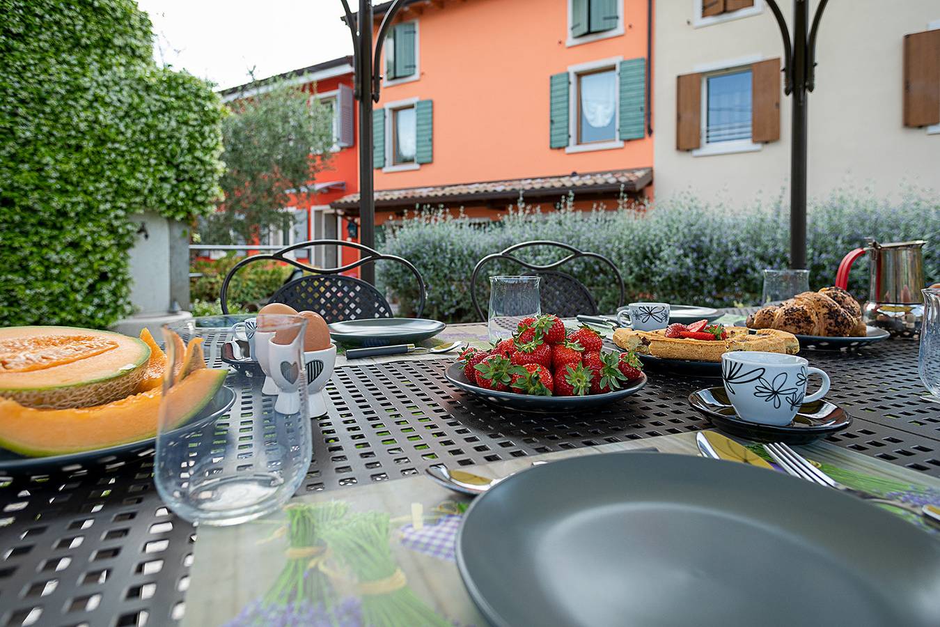 Regarda – Haus Rustico Petra im Bardolino mit 3 Schlafzimmer, 2 Bäder, Garten in Bardolino, Gardasee-Berge