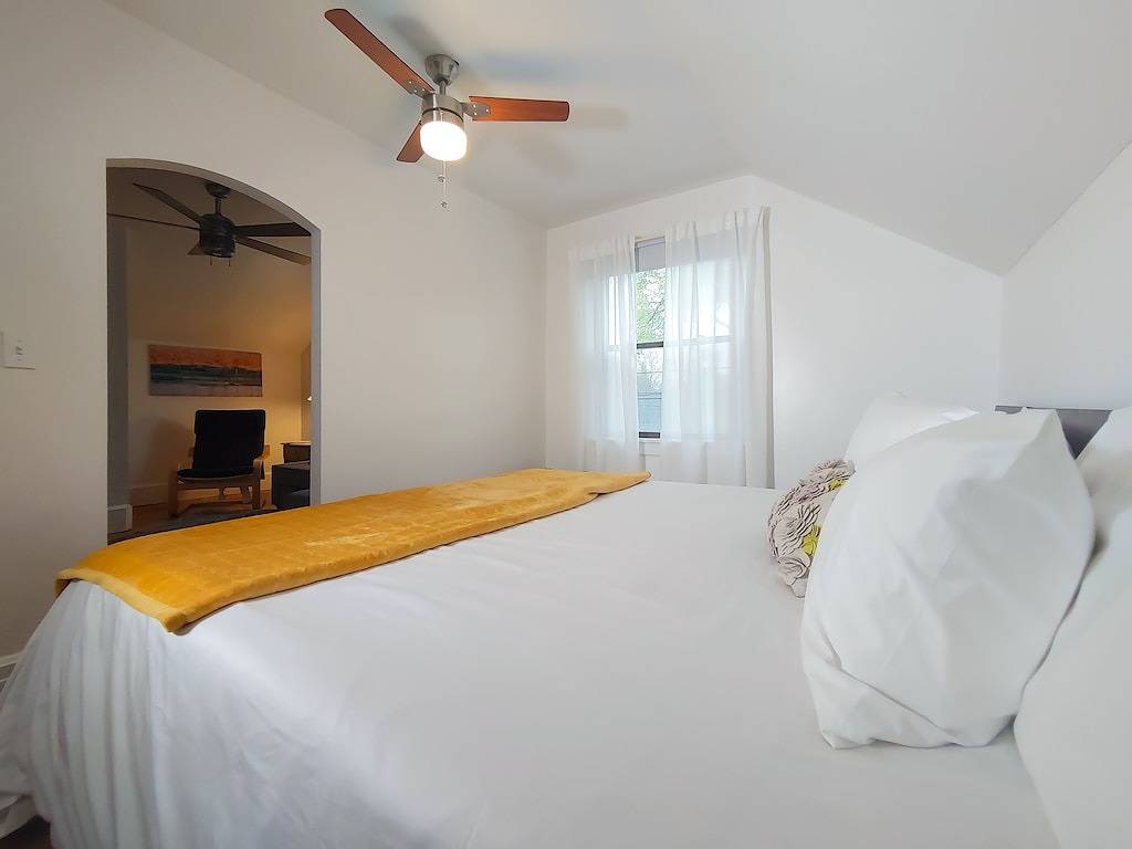 Downtown home blocks to the beach w/ king bed, deck fire pit & air conditioning in Manistee, Manistee County