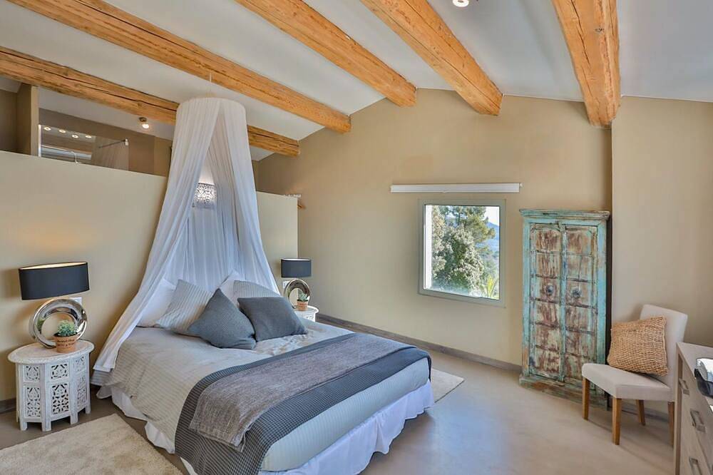 Villa Tribu - Six Chambres Villa, Couchages 14 in Cabris, Région de Cannes