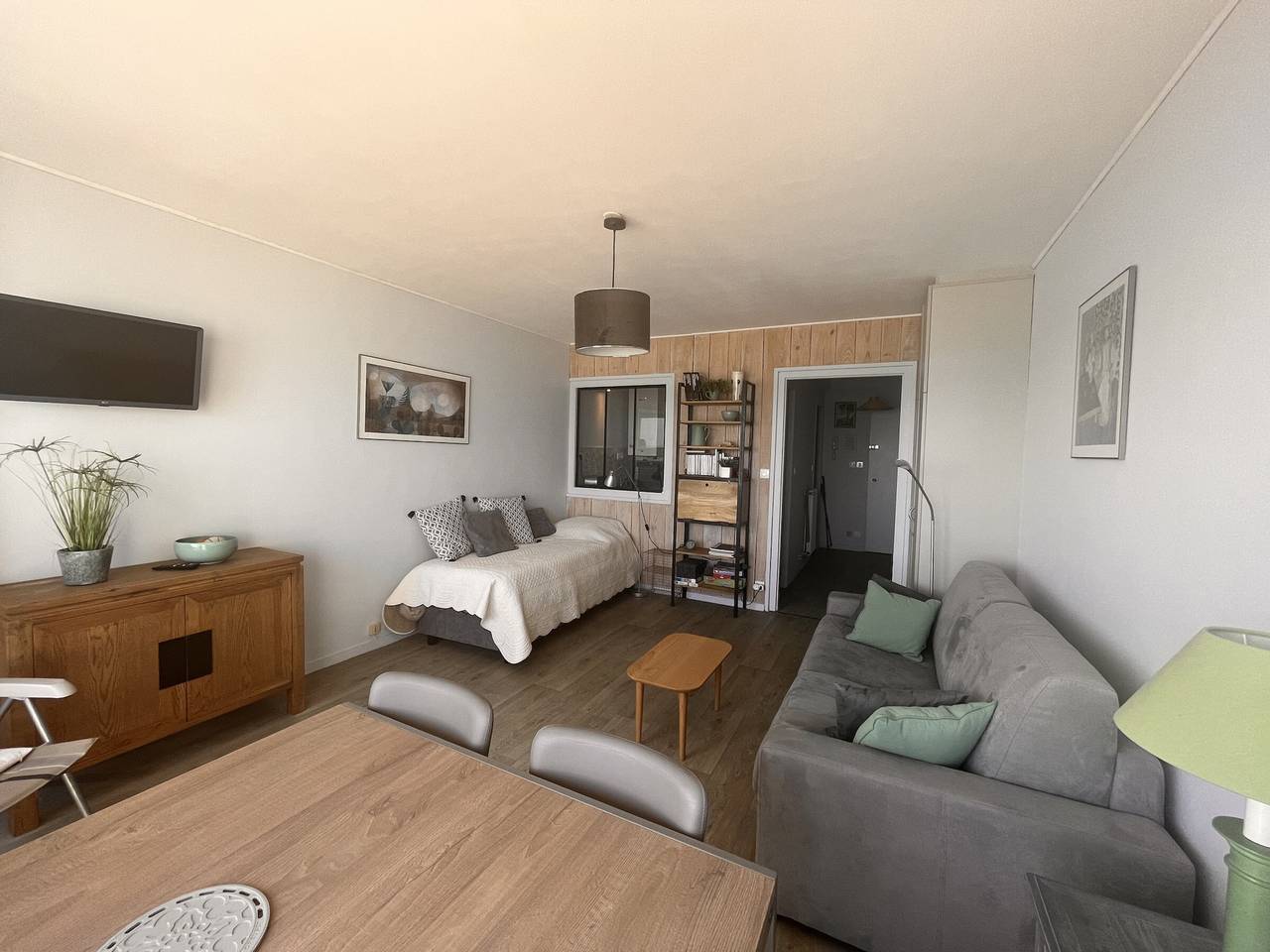 Entire studio, "Beachfront Studio with Balcony and Stunning Sea View" in Les Sables-d'Olonne, Vendée