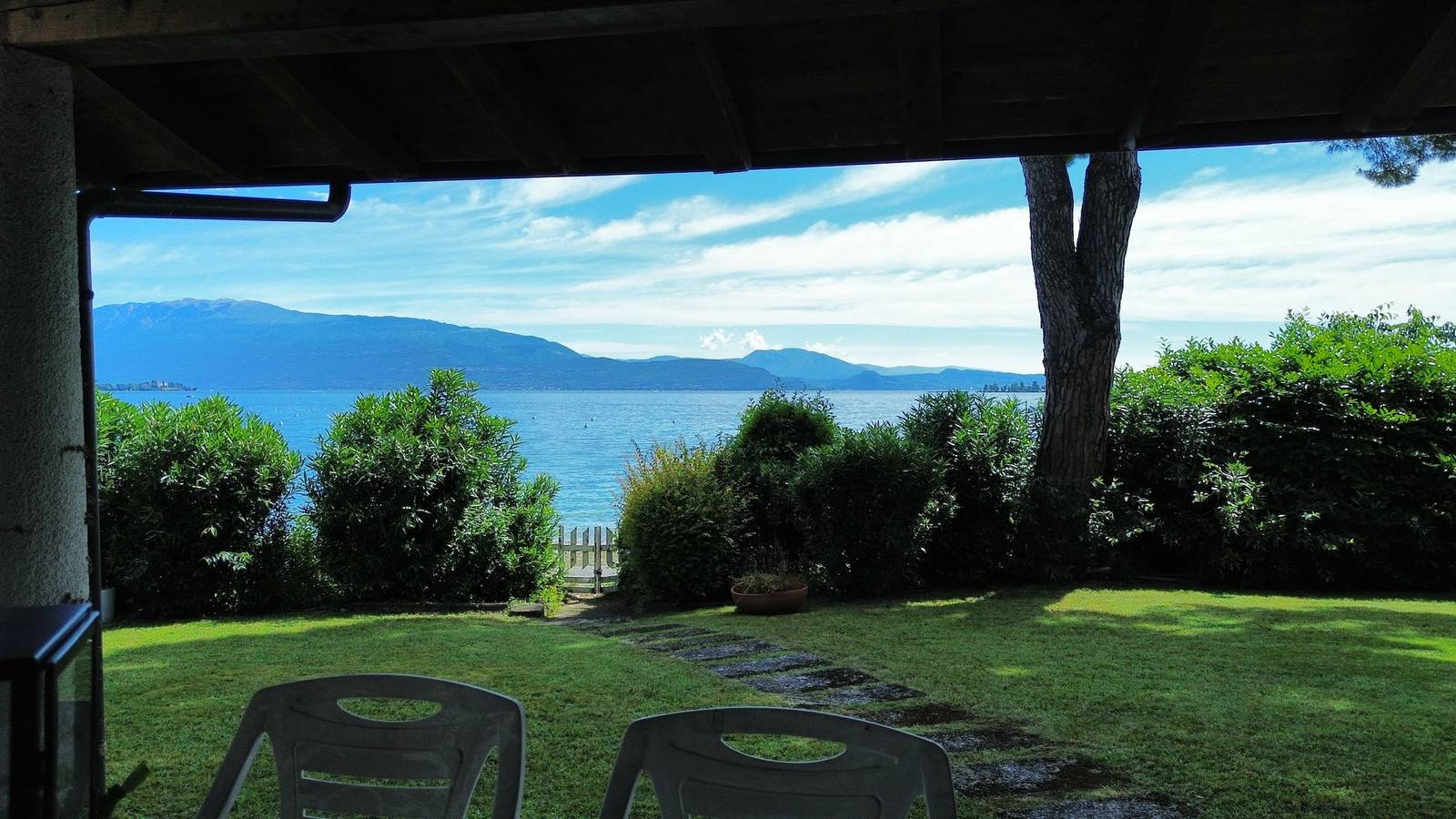 Villa beach front 7 Bello in Spiaggia Romantica (Manerba del Garda), Manerba del Garda