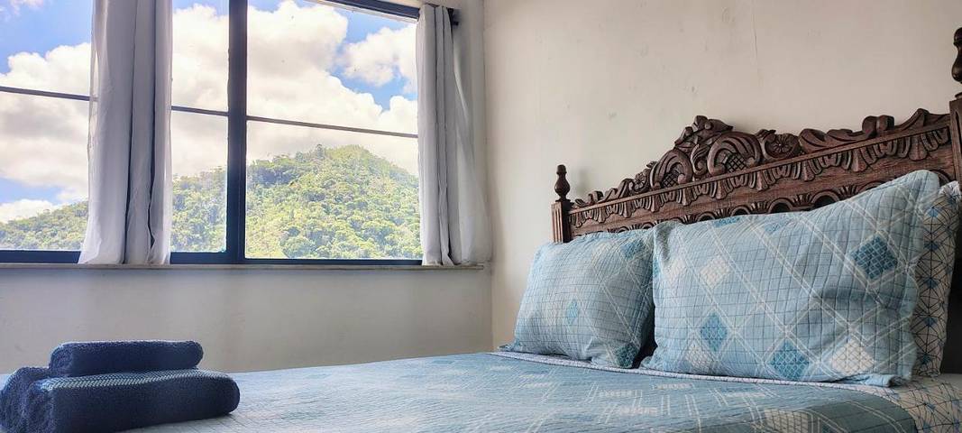 Casas e apartamentos de temporada para 4 pessoas, com balcão e jardim e ainda piscina and vista, adaptado a crianças em Teresópolis