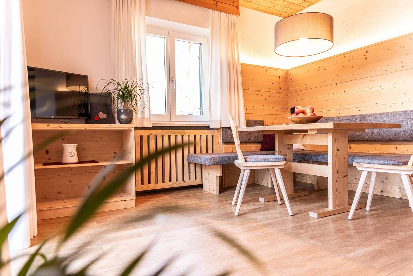 Ganze Wohnung, Apartment "Haus Lohengrin - Ferienwohnung 2" mit Bergblick, Wlan, Balkon und Garten in Seis am Schlern, Kastelruth