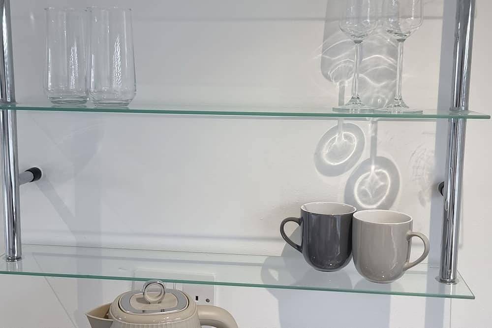 Entire apartment, Stylish Ensuite with kitchenette serviced apartments in London Colney, Hertfordshire