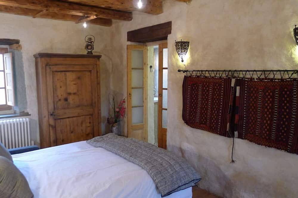 Appartement entier, Entre lac et montagne, gîte dans une ancienne ferme rénovée in Trévignin, Région de Chambéry