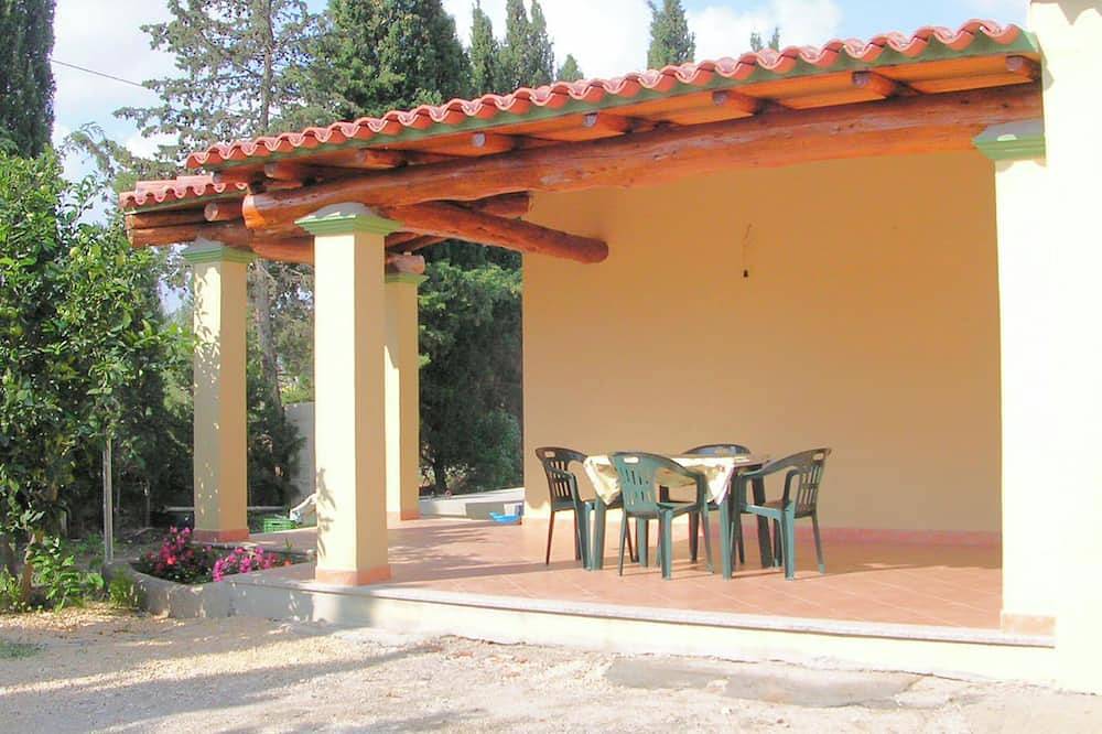 Ganze Wohnung, Apartment in villa of the Oranges 300 meters from the beach in Orosei, Golf von Orosei