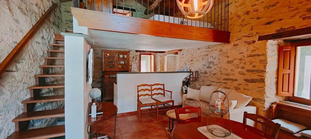 Location de vacances pour 5 personnes, avec vue ainsi que jardin et piscine à Ortiporio - 4