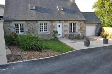Gîte pour 4 personnes, avec piscine ainsi que terrasse et jardin à Pleudaniel