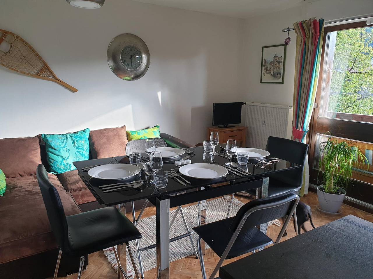 Studio entier, Studio lumineux pour 4 pers, animaux admis, wifi inclus, au centre de Samoëns in Samoëns, Région de Bonneville